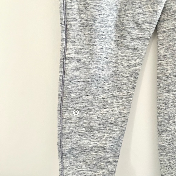 LULULEMON grey sweatpants - size 2/4 - Picture 3 of 6
